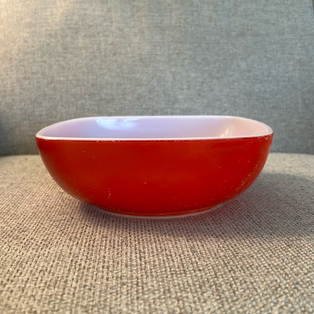 Vintage Pyrex 1.5 Quart Ovenware Red